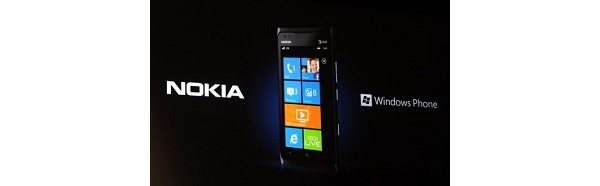 Nokia esitteli Lumia 900:n - katso tekniset tiedot täältä